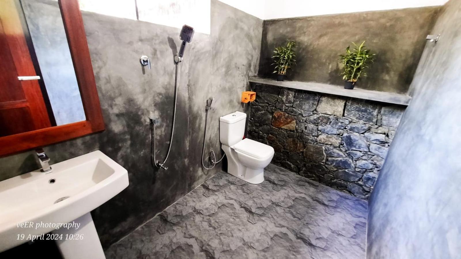 Jungle Escape Hiriketiya Hotell Dikwella Eksteriør bilde